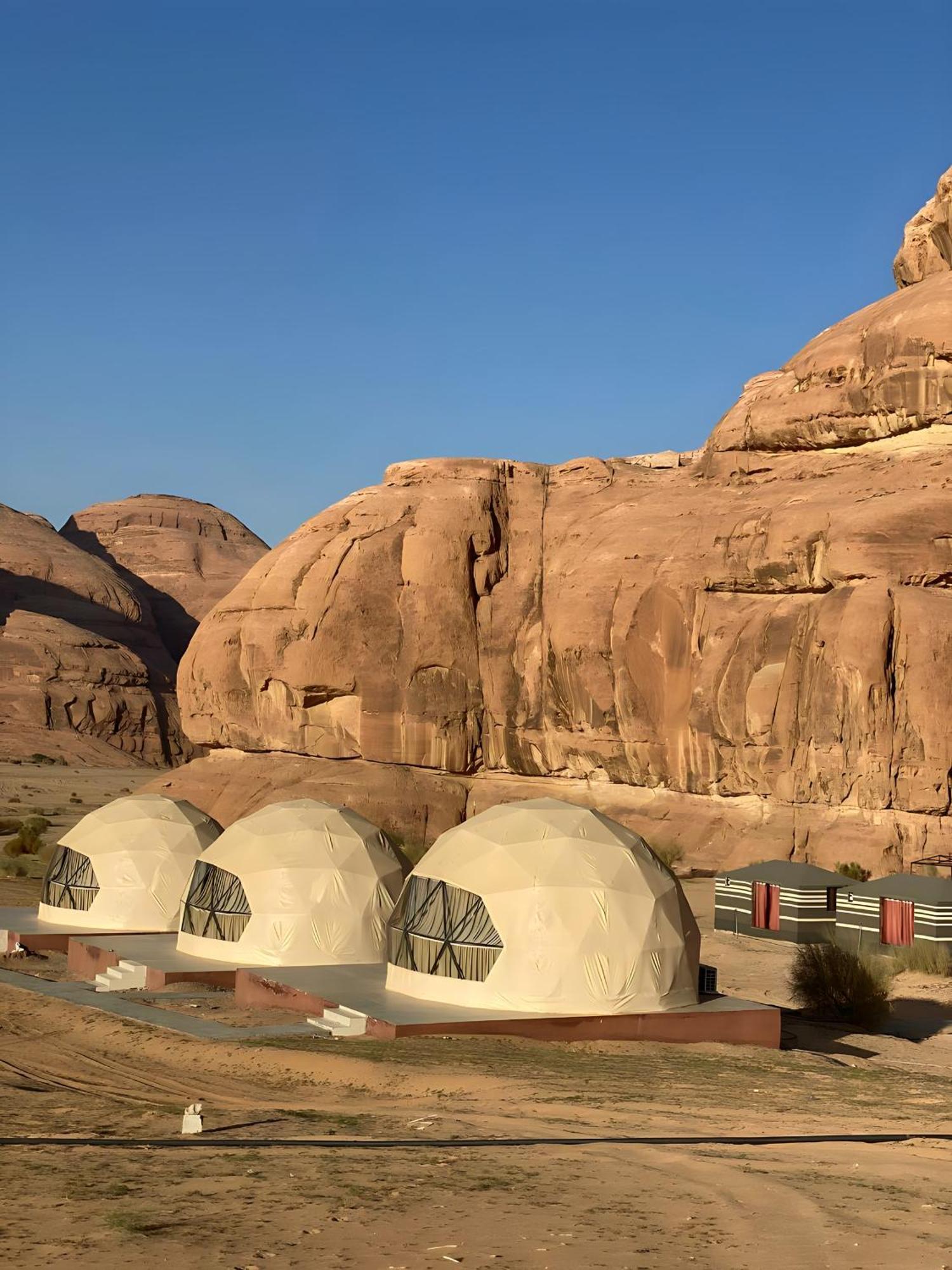 Scarlet Luxury Camp Вади Рум Екстериор снимка