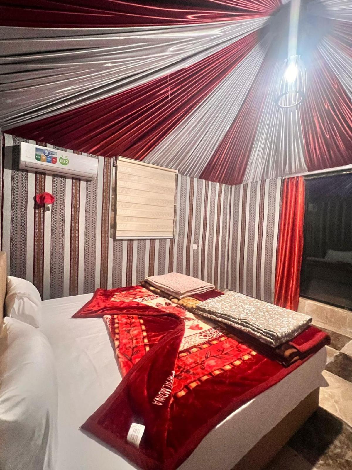Scarlet Luxury Camp Вади Рум Екстериор снимка
