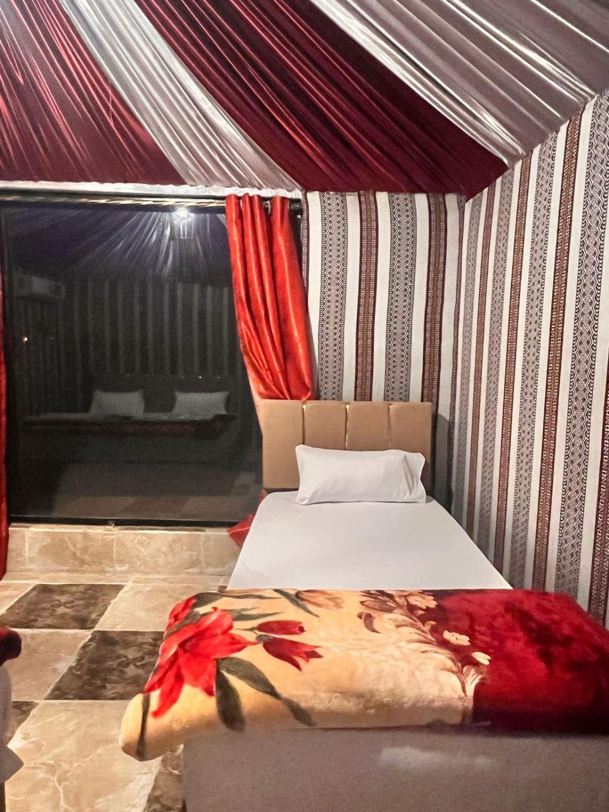 Scarlet Luxury Camp Вади Рум Екстериор снимка