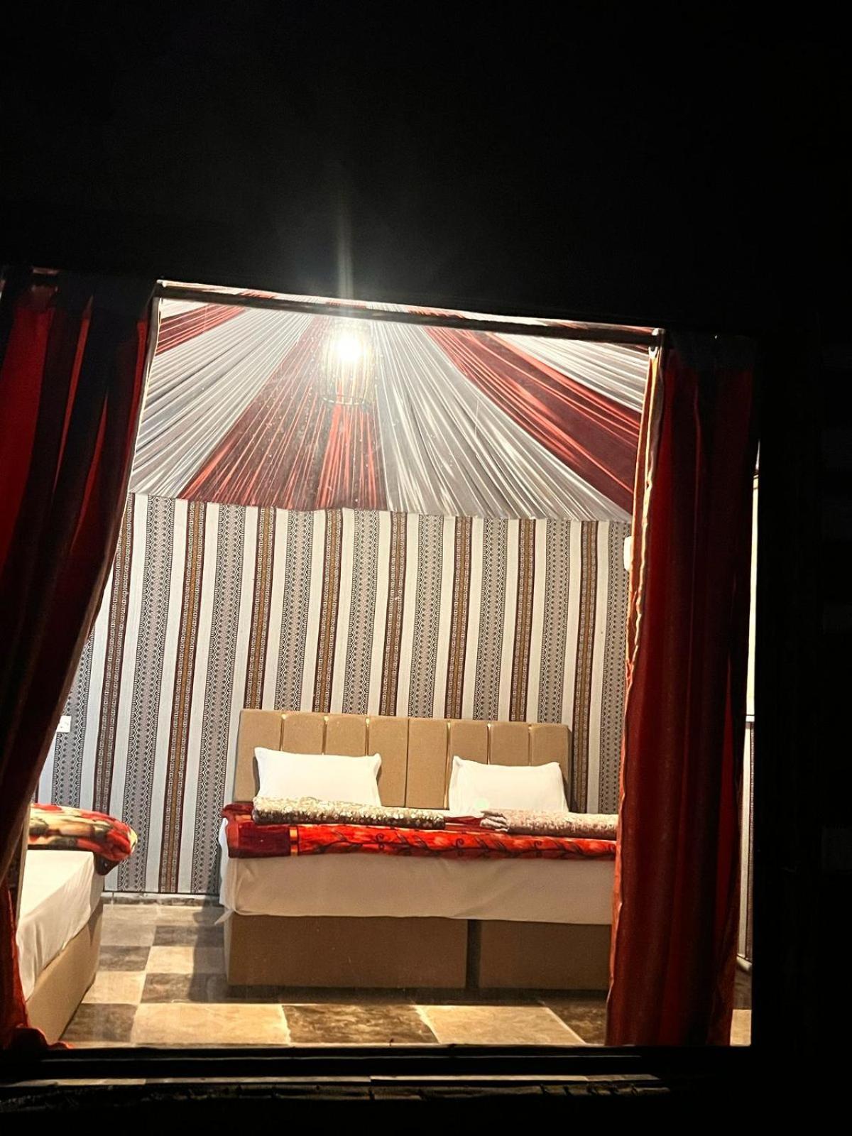 Scarlet Luxury Camp Вади Рум Екстериор снимка