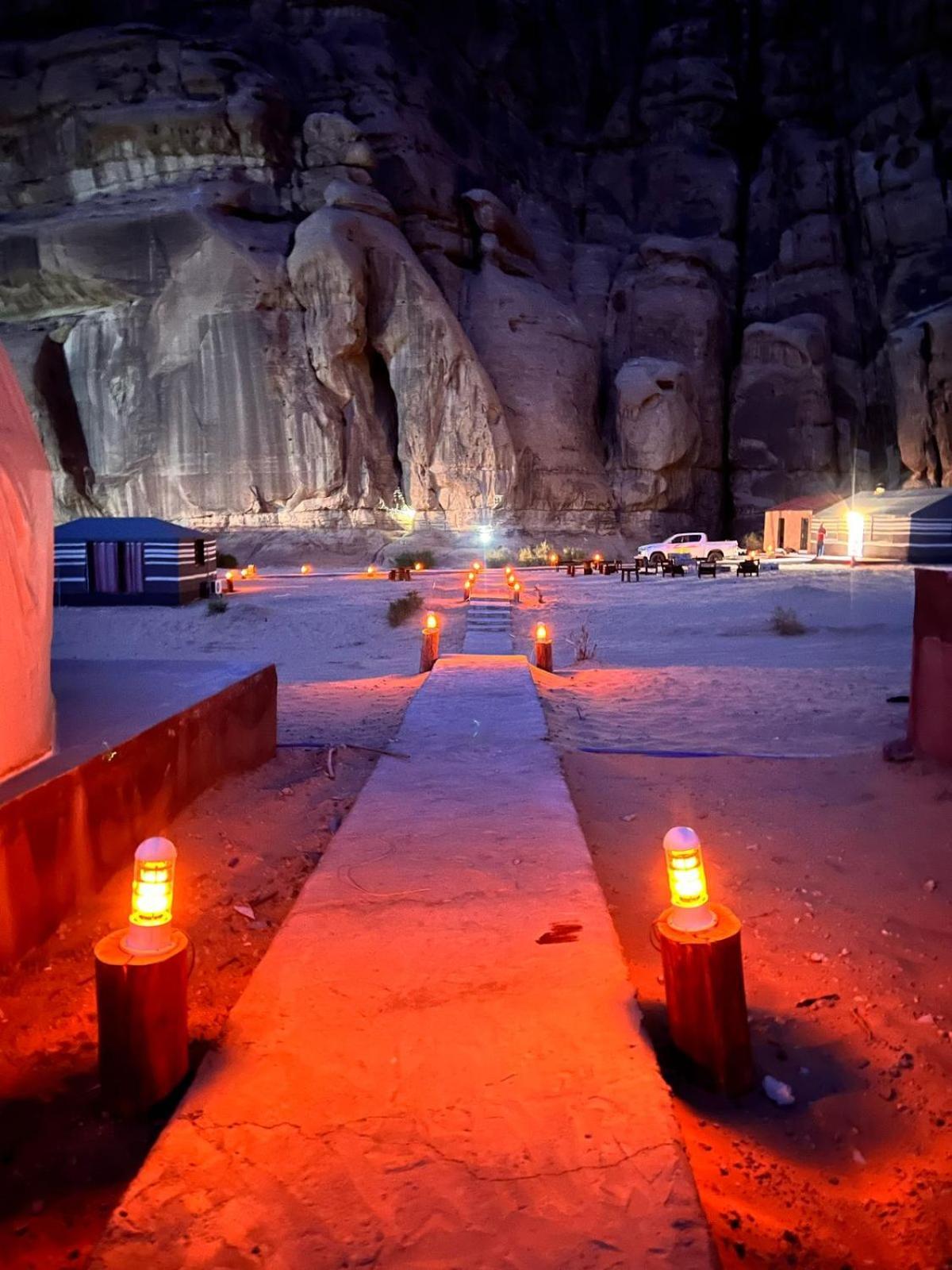 Scarlet Luxury Camp Вади Рум Екстериор снимка