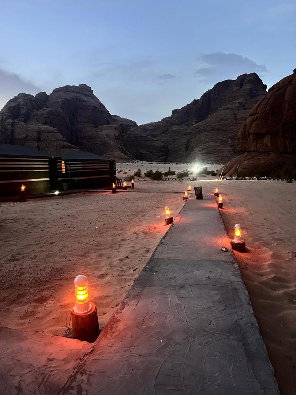 Scarlet Luxury Camp Вади Рум Екстериор снимка