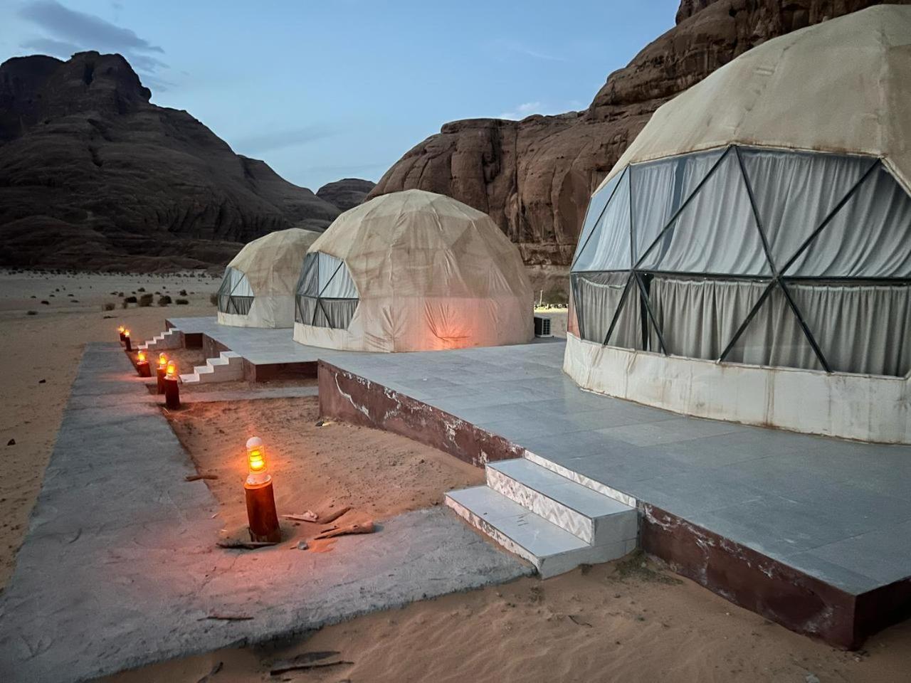 Scarlet Luxury Camp Вади Рум Екстериор снимка