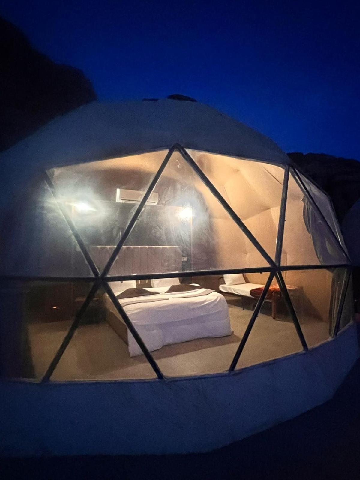 Scarlet Luxury Camp Вади Рум Екстериор снимка